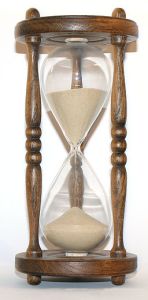 Wooden_hourglass_3