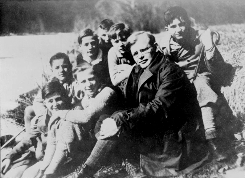 Photograph of Pastor Dietrich Bonhoeffer with his confirmation class, provided to Wikimedia Commons by the German Federal Archive.